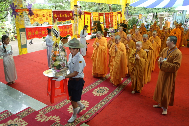 Chùm ảnh: Các đoàn viếng tang lễ HT. Thích Minh Châu - Sáng 05/09/2012