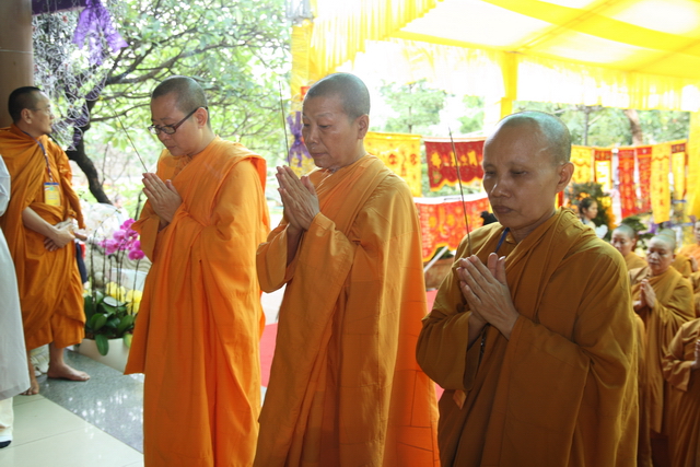 Chùm ảnh: Các đoàn viếng tang lễ HT. Thích Minh Châu - Sáng 05/09/2012