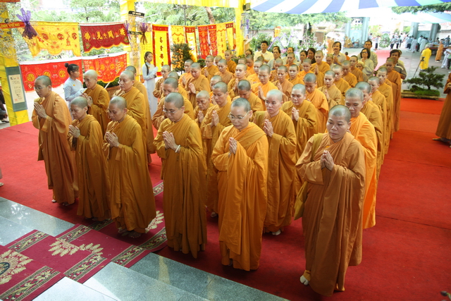 Chùm ảnh: Các đoàn viếng tang lễ HT. Thích Minh Châu - Sáng 05/09/2012