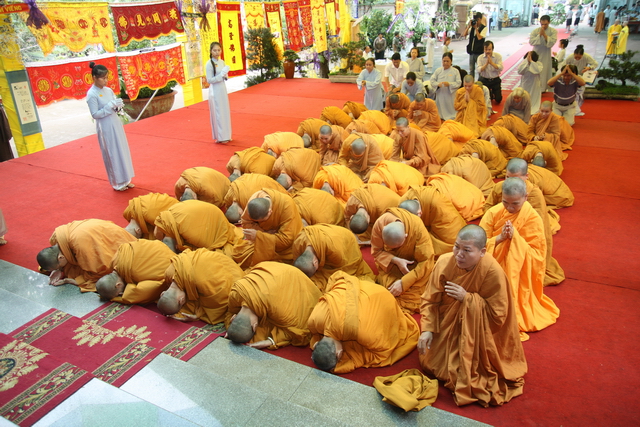 Chùm ảnh: Các đoàn viếng tang lễ HT. Thích Minh Châu - Sáng 05/09/2012