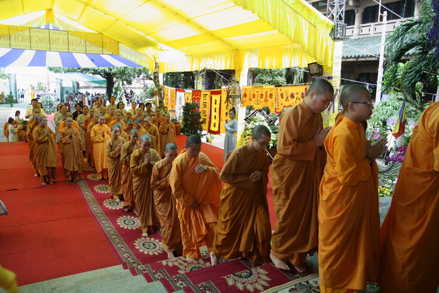 Chùm ảnh: Các đoàn viếng tang lễ HT. Thích Minh Châu - Sáng 05/09/2012