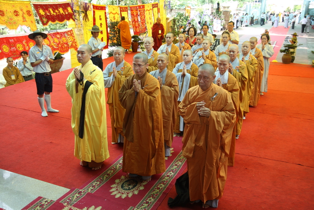 Chùm ảnh: Các đoàn viếng tang lễ HT. Thích Minh Châu - Sáng 05/09/2012