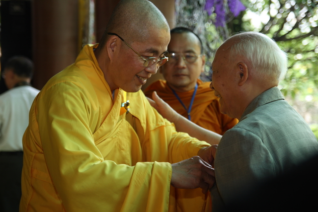 Chùm ảnh: Các đoàn viếng tang lễ HT. Thích Minh Châu - Sáng 05/09/2012