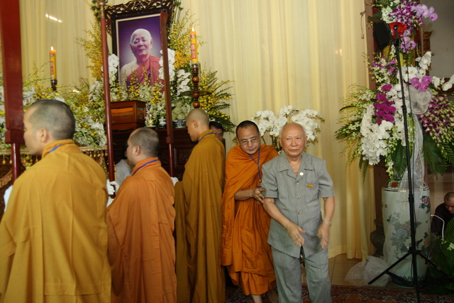 Chùm ảnh: Các đoàn viếng tang lễ HT. Thích Minh Châu - Sáng 05/09/2012