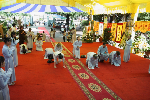 Chùm ảnh: Các đoàn viếng tang lễ HT. Thích Minh Châu - Sáng 05/09/2012