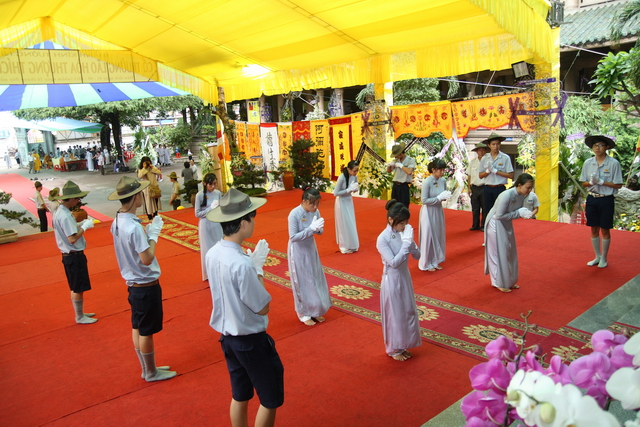 Chùm ảnh: Các đoàn viếng tang lễ HT. Thích Minh Châu - Sáng 05/09/2012