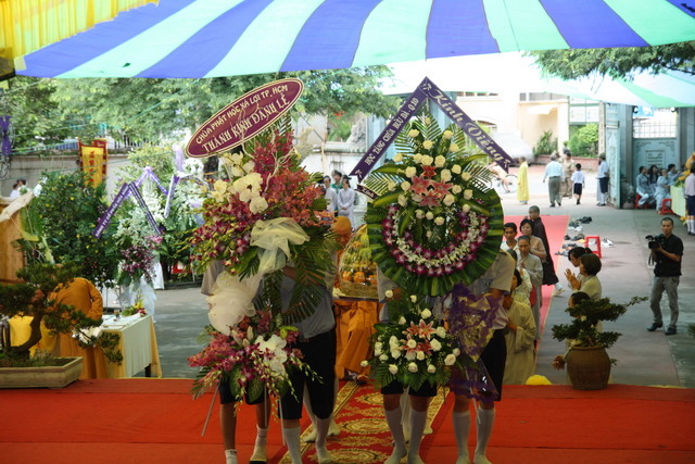 Chùm ảnh: Các đoàn viếng tang lễ HT. Thích Minh Châu - Sáng 05/09/2012