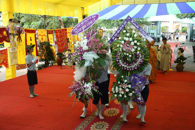 Chùm ảnh: Các đoàn viếng tang lễ HT. Thích Minh Châu - Sáng 05/09/2012