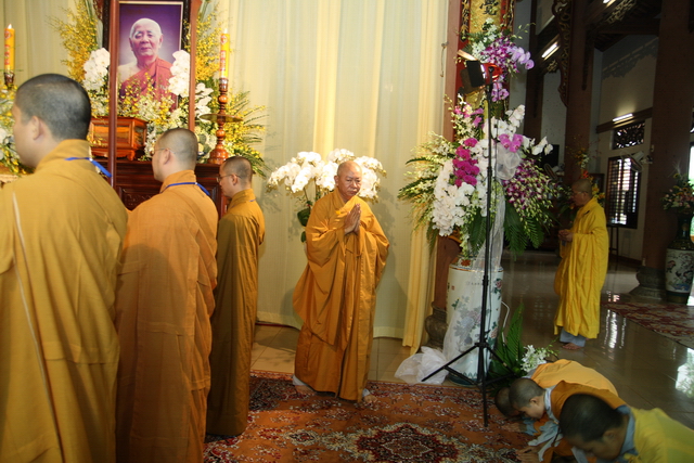Chùm ảnh: Các đoàn viếng tang lễ HT. Thích Minh Châu - Sáng 05/09/2012