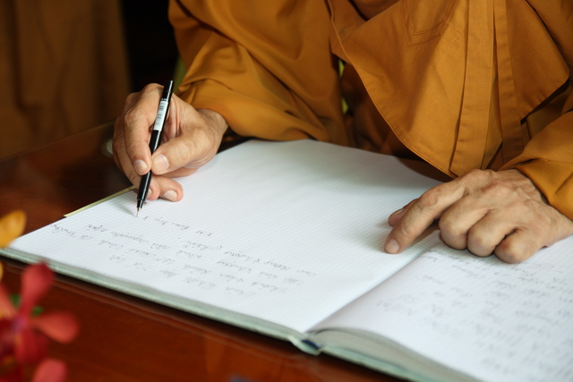 Chùm ảnh: Các đoàn viếng tang lễ HT. Thích Minh Châu - Sáng 05/09/2012