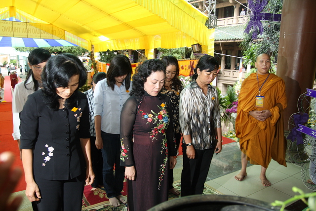Chùm ảnh: Các đoàn viếng tang lễ HT. Thích Minh Châu - Sáng 05/09/2012