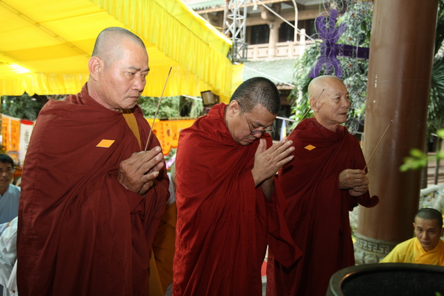 Chùm ảnh: Các đoàn viếng tang lễ HT. Thích Minh Châu - Sáng 05/09/2012