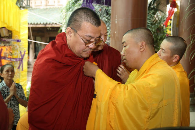 Chùm ảnh: Các đoàn viếng tang lễ HT. Thích Minh Châu - Sáng 05/09/2012