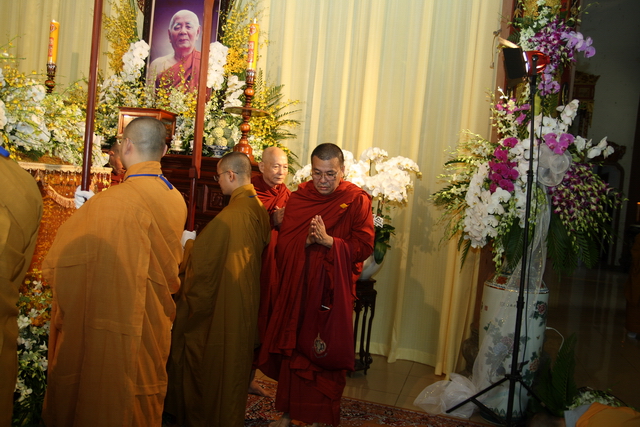 Chùm ảnh: Các đoàn viếng tang lễ HT. Thích Minh Châu - Sáng 05/09/2012