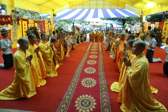 Chùm ảnh: Các đoàn viếng tang lễ HT. Thích Minh Châu - Sáng 05/09/2012