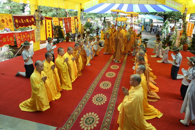 Chùm ảnh: Các đoàn viếng tang lễ HT. Thích Minh Châu - Sáng 05/09/2012
