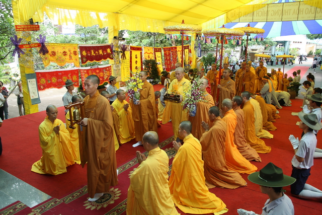 Chùm ảnh: Các đoàn viếng tang lễ HT. Thích Minh Châu - Sáng 05/09/2012