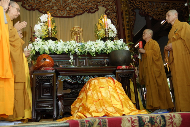 Chùm ảnh: Các đoàn viếng tang lễ HT. Thích Minh Châu - Sáng 05/09/2012