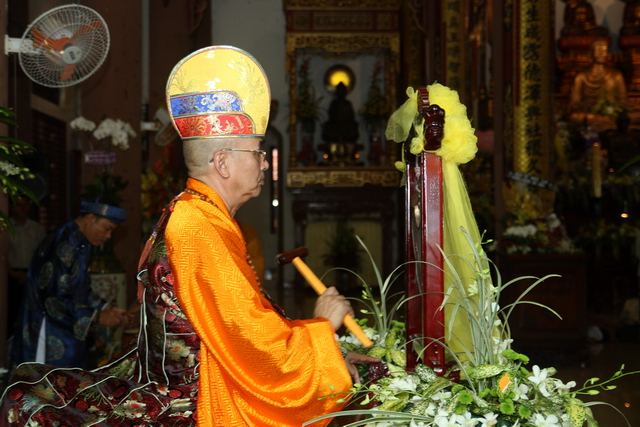 Chùm ảnh: Các đoàn viếng tang lễ HT. Thích Minh Châu - Sáng 05/09/2012
