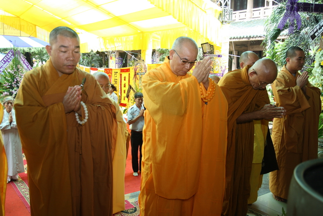 Chùm ảnh: Các đoàn viếng tang lễ HT. Thích Minh Châu - Sáng 05/09/2012