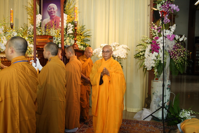 Chùm ảnh: Các đoàn viếng tang lễ HT. Thích Minh Châu - Sáng 05/09/2012