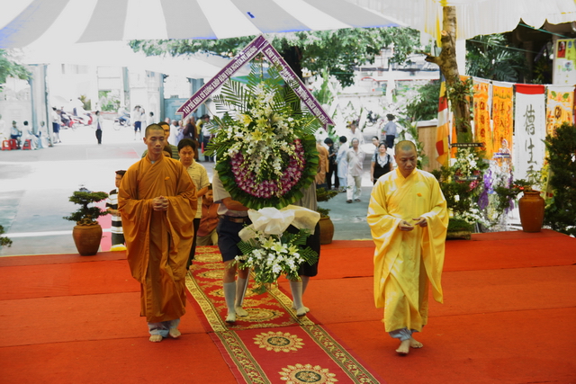 Chùm ảnh: Các đoàn viếng tang lễ HT. Thích Minh Châu - Sáng 05/09/2012