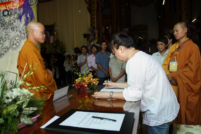 Chùm ảnh: Các đoàn viếng tang lễ HT. Thích Minh Châu - Sáng 05/09/2012