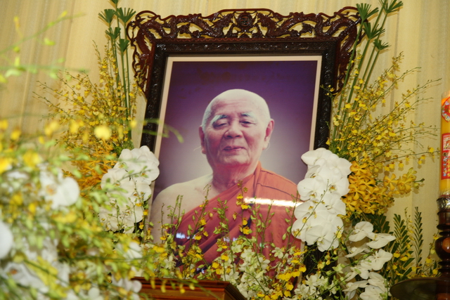 Chùm ảnh: Các đoàn viếng tang lễ HT. Thích Minh Châu - Sáng 05/09/2012