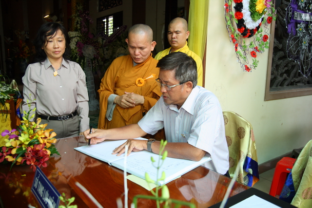 Chùm ảnh: Các đoàn viếng tang lễ HT. Thích Minh Châu - Chiều 05/09/2012