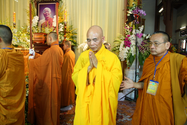 Chùm ảnh: Các đoàn viếng tang lễ HT. Thích Minh Châu - Chiều 05/09/2012