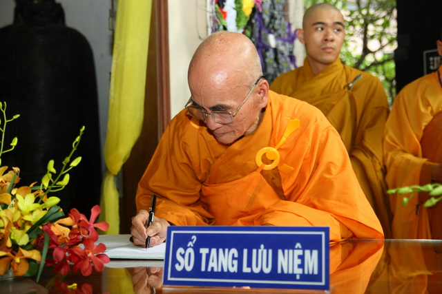 Chùm ảnh: Các đoàn viếng tang lễ HT. Thích Minh Châu - Chiều 05/09/2012