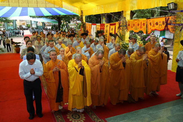 Chùm ảnh: Các đoàn viếng tang lễ HT. Thích Minh Châu - Chiều 05/09/2012
