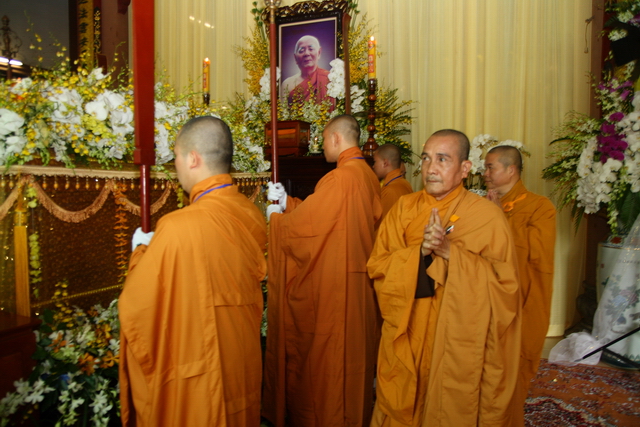 Chùm ảnh: Các đoàn viếng tang lễ HT. Thích Minh Châu - Chiều 05/09/2012