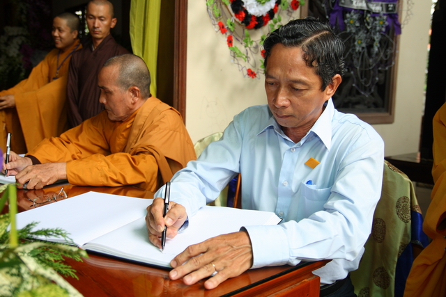 Chùm ảnh: Các đoàn viếng tang lễ HT. Thích Minh Châu - Chiều 05/09/2012