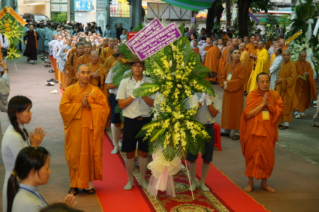 Chùm ảnh: Các đoàn viếng tang lễ HT. Thích Minh Châu - Chiều 05/09/2012