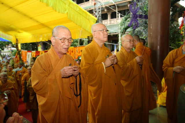 Chùm ảnh: Các đoàn viếng tang lễ HT. Thích Minh Châu - Chiều 05/09/2012