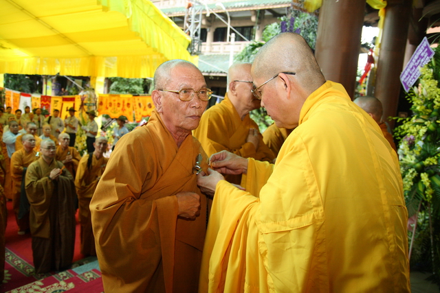 Chùm ảnh: Các đoàn viếng tang lễ HT. Thích Minh Châu - Chiều 05/09/2012