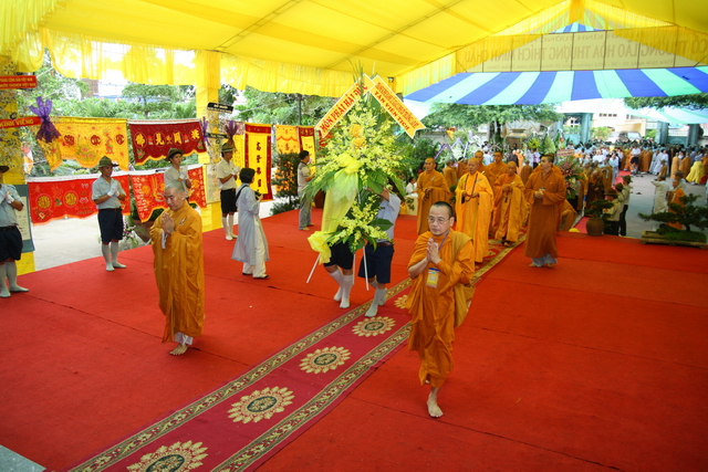 Chùm ảnh: Các đoàn viếng tang lễ HT. Thích Minh Châu - Chiều 05/09/2012