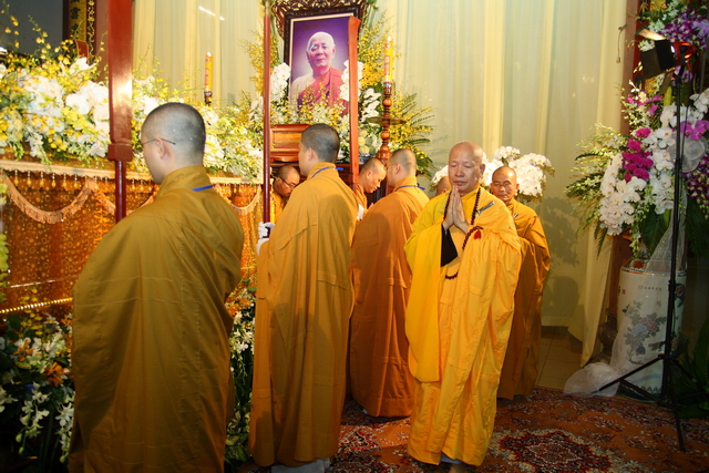 Chùm ảnh: Các đoàn viếng tang lễ HT. Thích Minh Châu - Chiều 05/09/2012