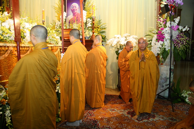 Chùm ảnh: Các đoàn viếng tang lễ HT. Thích Minh Châu - Chiều 05/09/2012
