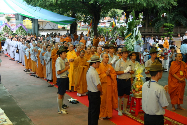 Chùm ảnh: Các đoàn viếng tang lễ HT. Thích Minh Châu - Chiều 05/09/2012