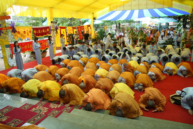 Chùm ảnh: Các đoàn viếng tang lễ HT. Thích Minh Châu - Chiều 05/09/2012