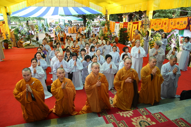 Chùm ảnh: Các đoàn viếng tang lễ HT. Thích Minh Châu - Chiều 05/09/2012
