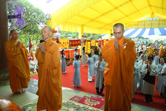 Chùm ảnh: Các đoàn viếng tang lễ HT. Thích Minh Châu - Chiều 05/09/2012