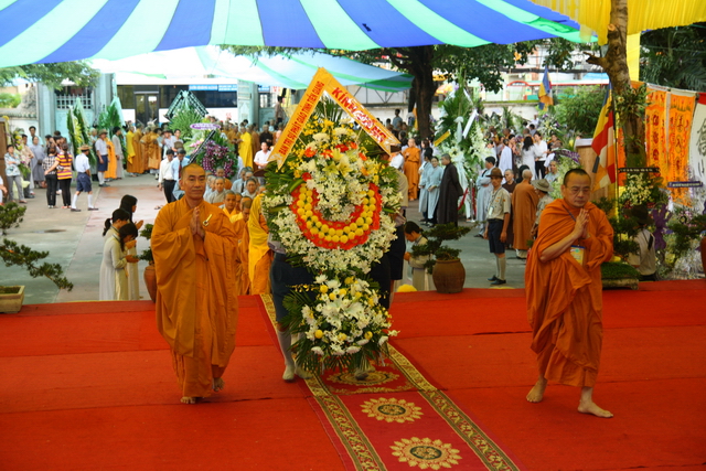 Chùm ảnh: Các đoàn viếng tang lễ HT. Thích Minh Châu - Chiều 05/09/2012