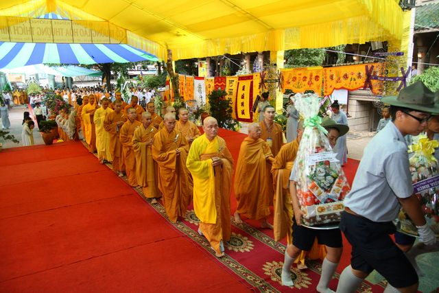 Chùm ảnh: Các đoàn viếng tang lễ HT. Thích Minh Châu - Chiều 05/09/2012