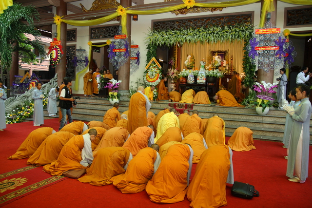 Chùm ảnh: Các đoàn viếng tang lễ HT. Thích Minh Châu - Chiều 05/09/2012