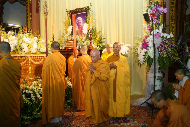 Chùm ảnh: Các đoàn viếng tang lễ HT. Thích Minh Châu - Chiều 05/09/2012