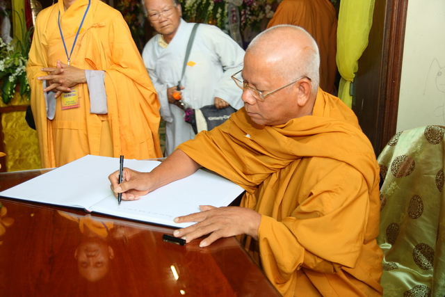Chùm ảnh: Các đoàn viếng tang lễ HT. Thích Minh Châu - Chiều 05/09/2012