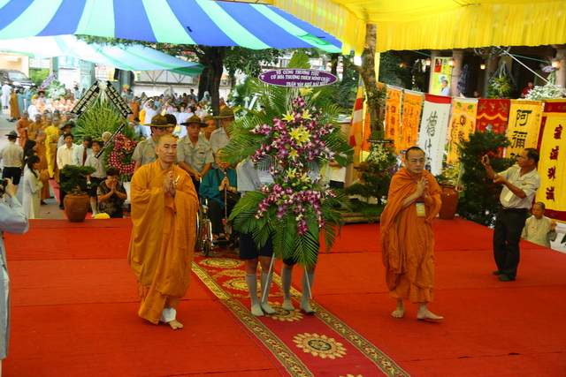 Chùm ảnh: Các đoàn viếng tang lễ HT. Thích Minh Châu - Chiều 05/09/2012